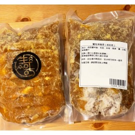 生哥秘製羊腩煲 5-6人份 (大約 1600g) (急凍熟食包) ) 滋補暖洋洋 補充陽益血氣 在寒冷的冬天 來一鼎羊肉爐 口感更是柔韌彈牙 燜得入味 嚴選紐西蘭草飼羊腩 膠質豐富 而不散 肥度適中 入口煙韌彈牙 肉質鮮嫩 味道清 無添加味精 防腐劑 一試難忘 香港製造 Sercet Recipe Lamb Stew in Claypot 5-6 servings (about 1600g) (Frozen Cooked Packages) Made in Hong Kong
