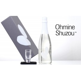 Ohmine 大嶺酒造 2粒米 火入山田錦 720ml禮盒裝 IWC2023 銀獎 味道甜美像白桃一樣的醇厚香氣 適合配搭刺身 壽司 白身魚等比較鮮味食物的餐中酒  使用弁天池的湧泉水釀酒 配合精米出品帶有濃醇的果香 酒體呈清澈透明狀 入口順喉幼滑  日本製造 平行進口貨品  Ohmine 2grain Yamada Nishiki 720ml/Gift Box Made in Japan Parallel Import goods