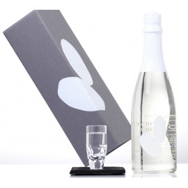 Ohmine 大嶺酒造 2粒米 火入山田錦 720ml禮盒裝 IWC2023 銀獎 味道甜美像白桃一樣的醇厚香氣 適合配搭刺身 壽司 白身魚等比較鮮味食物的餐中酒  使用弁天池的湧泉水釀酒 配合精米出品帶有濃醇的果香 酒體呈清澈透明狀 入口順喉幼滑  日本製造 平行進口貨品  Ohmine 2grain Yamada Nishiki 720ml/Gift Box Made in Japan Parallel Import goods