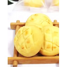 軟心醬爆曲奇餅 (鹹蛋味) 10個獨立包裝 這款曲奇餅的外型也很可愛 像小菠蘿包一樣 外層酥脆 內裡鬆軟 每一口都充滿了鹹甜的滋味 讓你欲罷不能 無論是作為早餐 點心 下午茶 還是宵夜 都能滿足你的味蕾 平行進口產品  Soft Cookies (Salted Egg Flavor) 10 Individual packs Parallel import goods