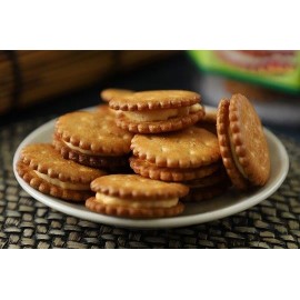 牛奶牛軋小圓餅 300g小熊仔盒裝 (+/−8g) 手工製作 大大盒 超低食 不黏牙 濃郁牛奶夾心與酥脆餅乾在口中碰撞 每一口都香醇美味 一口接一塊 搭配小熊盒仔 好睇又好食 送禮都非常適合 平行進口產品  Milk Nougat Round Biscuits 300g/Little Bear Box (+/−8g) Parallel import goods