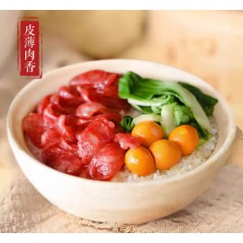 本地老師傅 特製三花臘腸王 600g包裝 (+/−10g) (約10 - 12條) 入秋必備必食 正所謂秋風起食臘味 三花臘腸王選用優質豬肉製造 臘腸味道出衆 脆薄腸衣 味道甘香 肉汁香濃 秋風漸漸涼意 真係好想食阿媽臘味小菜 香港製造 Local Master Smoked Sweet Pork Chinese Sausage 600g/bag (+/−10g) (about 10 to 12pcs) Made in Hong Kong