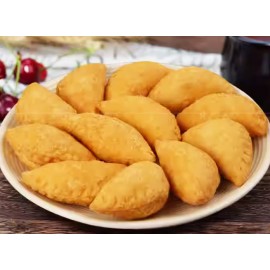 椰蓉酥角 155g獨立小包裝 (+/−8g) (約 11-12粒) 新年必嘗的美味 中國傳統的酥皮點心 小小的三角形象徵著三角財 意味著財源廣進 財運亨通 顏色是金黃色代表著金玉滿堂 吉祥如意 代表著熱情和活力 它的名字寓意著新年的祝福和喜悅 平行進口產品  Coconut Crispy 155g/Bag (+/−8g) (about 11 to 12pcs) Parallel import goods