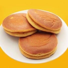 日吉製菓 直燒栗子銅鑼燒 300g包裝 (5個裝) 日本和菓子點心之一 外有軟綿綿鬆餅 內有粒粒栗子內餡 香濃飽滿 栗子甜蜜可口 口感綿密濕潤 無敵不敗甜點 日本製造 平行進口貨品  Hiyoshi Chestnut Dorayaki Cake 300g/bag (5pcs) Made in Japan Parallel Import goods