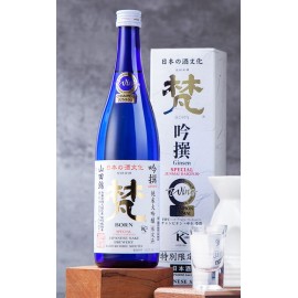 梵 吟撰 純米大吟釀  720ml禮盒裝 這款清酒原是酒造因日本皇室愛子公主誕生的特別製作酒款 吟撰的味道像是在平穩的香味中帶著一絲如葡萄和柚子般輕微苦澀的辛口酒 味道散發著熟成酒獨特的沉穩香氣 口感滑順 米味溫和 餘韻悠長 日本製造 平行進口貨品  Born Ginsen Special Junmai Daiginjo 720ml/Gift Box Made in Japan Parallel Import goods
