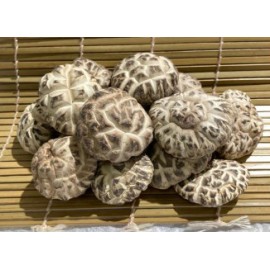 [珍貴送禮] 日本白花菇仔 x 金龍花膠筒禮盒裝 (150g/日本白花菇仔 100g/金龍花膠筒) 珍貴交匯 無論是送禮或自用 一種特別的方式來表達我們的關愛和尊重 蔘茸海味的極致享受 平行進口貨品 [Precious Gift] Japanese Mushroom x Dried Fish Maw/Gift box (150g/Japanese Mushroom 100g/Dried Fish Maw) Parallel Import goods