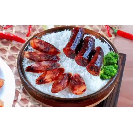 本地老師傅 特製三花潤腸王 600g包裝 (+/−10g) (約 9 - 12條) 入秋必備必食 正所謂秋風起食臘味 三花潤腸王選用優質鴨肝製造 潤腸味道出衆 脆薄腸衣 味道甘香 肉汁香濃 秋風漸漸涼意 真係好想食阿媽臘味小菜 香港製造 Local Master Duck Liver Chinese Sausage 600g/bag (+/−10g) (about 9 to 12pcs) Made in Hong Kong