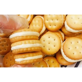 牛奶牛軋小圓餅 300g小熊仔盒裝 (+/−8g) 手工製作 大大盒 超低食 不黏牙 濃郁牛奶夾心與酥脆餅乾在口中碰撞 每一口都香醇美味 一口接一塊 搭配小熊盒仔 好睇又好食 送禮都非常適合 平行進口產品  Milk Nougat Round Biscuits 300g/Little Bear Box (+/−8g) Parallel import goods