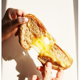  Lion 獅牌即溶吉士粉 350g罐裝 選用優質的原料 精心調配出最佳的配方 口感順滑 濃郁香甜的麵包餡料 烘焙過程輕鬆製作美味麵包 Lion 您的麵包餡料首選 香港製造  Lion Custard Powder (Instant) 350g/Can Made in Hong Kong