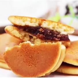 日吉製菓 直燒栗子銅鑼燒 300g包裝 (5個裝) 日本和菓子點心之一 外有軟綿綿鬆餅 內有粒粒栗子內餡 香濃飽滿 栗子甜蜜可口 口感綿密濕潤 無敵不敗甜點 日本製造 平行進口貨品  Hiyoshi Chestnut Dorayaki Cake 300g/bag (5pcs) Made in Japan Parallel Import goods