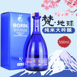 梵地球 純米大吟釀 500ml禮盒裝 梵地球選用了小木塞作酒塞設計 味道果香華麗 米味溫和香醇 層次感豐富 餘韻悠長 旨味芳醇 微辛口 清爽順喉 不論冷凍單飲或配搭生蠔 海鮮 壽司 或刺身一同享用都十分合適 日本製造 平行進口貨品  Born Earth  Junmai Daiginjo 500ml/Gift Box Made in Japan Parallel Import goods