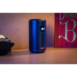 Anker 安克 Nebula Capsule 2 汽水罐易攜式微型智能投影機 D2421V11 被稱為世界上第一個Android TV Pocket Cinema 1秒自動對焦 100英寸的屏幕尺寸 200 ANSI流明 720p分辨率 Android TV 9.0 香港行貨  Anker Nebula Capsule 2 Mini Portable Projector (Black) D2421V11 HK Authorized Goods