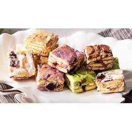 雜錦雪花酥 300g包裝 (5個口味 隨機出貨: Oreo、抹茶、蔓越莓、朱古力、彩虹) 新款熱爆長期 No.1 顏值又美味 呢款雪花酥有鳥結糖嘅煙韌 加埋餅乾嘅香脆 好似棉花糖嘅鬆軟 傳統手工藝糕點 已經流晒口水 平行進口產品  Mixed Snowflake Crisp 300g/bag (5 flavors Random shipment: Oreo, Matcha, Cranberry, Chocolate, Rainbow) Parallel import goods