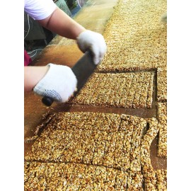 馬來西亞新榮輝花生糖 (鹹味) 300g包裝 祖傳秘方 純手工製造 馬來西亞製造 平行進口貨品 Sin Weng Fai Peanut Candy Gula Kacang (Salted) 300g/box Purely Handmade Made in Malaysia Parallel Import goods